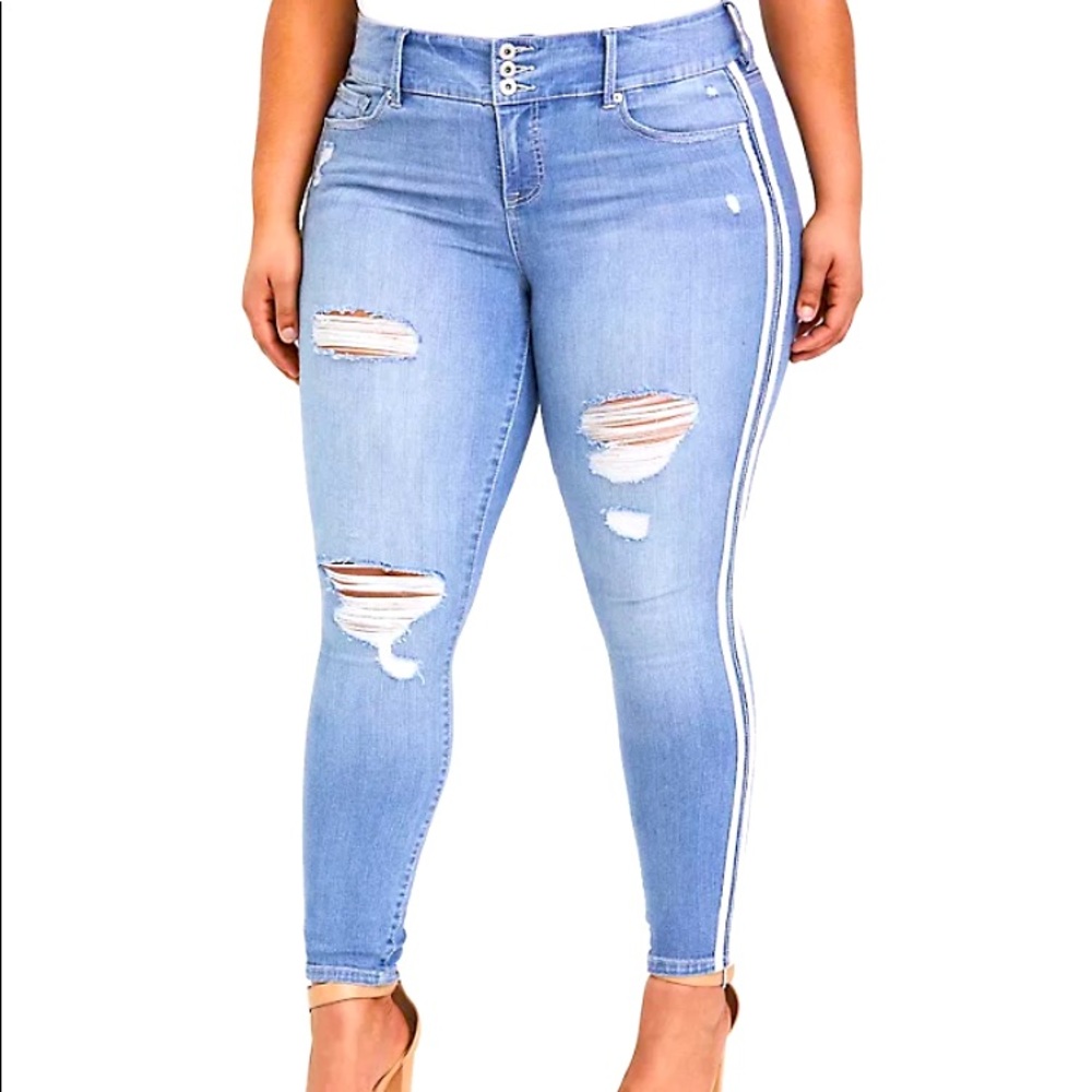 Torrid 14(Short), Premium light wash Jegging